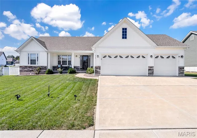 Photo 1 of Single family home for sale at 713 Galveston Ct, Moscow Mills, MO 63362 | MLS# MIS26061256 | Listing updated on 2026-10-06