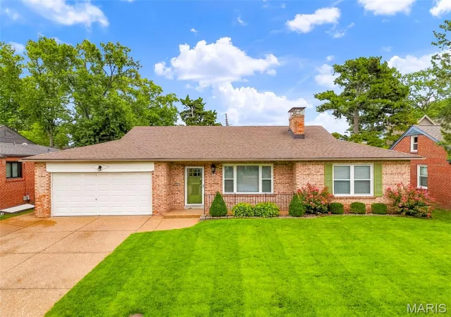 Photo 2 of Single family home for sale at 5926 Crane Cir, Saint Louis, MO 63109 | MLS# MIS26061260 | Listing updated on 2026-10-12