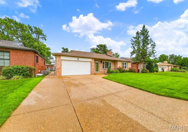 Photo 3 of Single family home for sale at 5926 Crane Cir, Saint Louis, MO 63109 | MLS# MIS26061260 | Listing updated on 2026-10-12