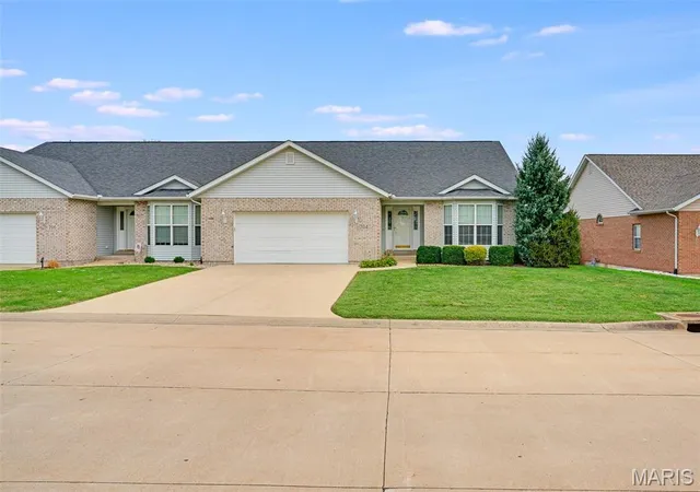 Photo 2 of Sale Pending at 704 Ridge Rd, Waterloo, IL 62298 | MLS# MIS26061263 | Listing updated on 2026-09-30