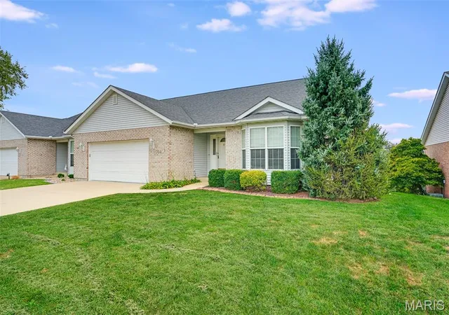 Photo 3 of Sale Pending at 704 Ridge Rd, Waterloo, IL 62298 | MLS# MIS26061263 | Listing updated on 2026-09-30