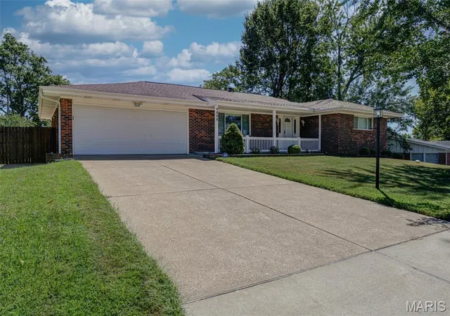 Photo 2 of Single family home for sale at 4808 Towne S Rd, Saint Louis, MO 63128 | MLS# MIS26061264 | Listing updated on 2026-09-23