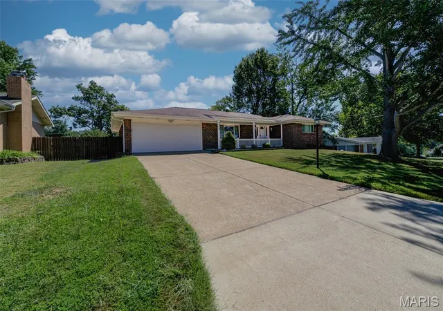 Photo 3 of Single family home for sale at 4808 Towne S Rd, Saint Louis, MO 63128 | MLS# MIS26061264 | Listing updated on 2026-09-23
