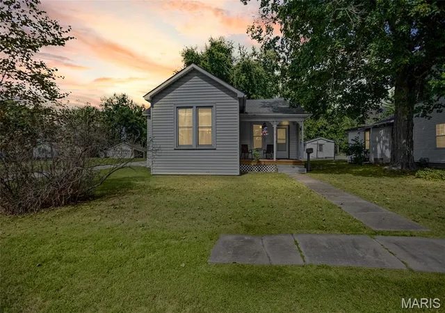 Photo 3 of Single family home for sale at 1005 Brookley St, Greenfield, IL 62044 | MLS# MIS26061265 | Listing updated on 2026-10-07