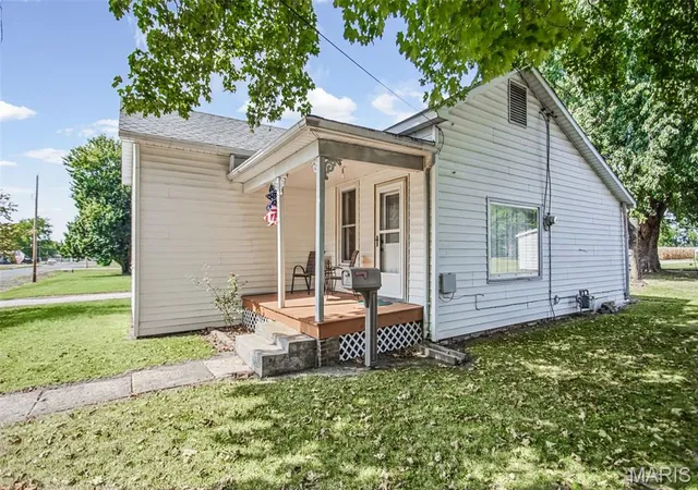Photo 4 of Single family home for sale at 1005 Brookley St, Greenfield, IL 62044 | MLS# MIS26061265 | Listing updated on 2026-10-07