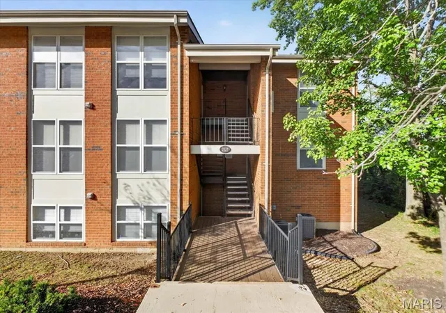 Photo 1 of Condo for sale at 2020 Greenglen Dr, Saint Louis, MO 63122 | MLS# MIS26061268 | Listing updated on 2026-10-02