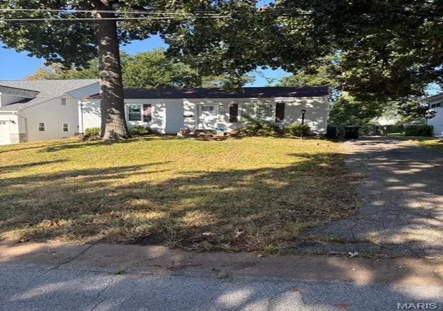 Photo 1 of Single family home for sale at 633 S Elliott Ave, Saint Louis, MO 63122 | MLS# MIS26061270 | Listing updated on 2026-10-27