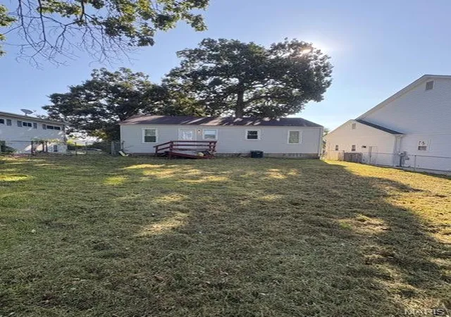 Photo 3 of Single family home for sale at 633 S Elliott Ave, Saint Louis, MO 63122 | MLS# MIS26061270 | Listing updated on 2026-10-27