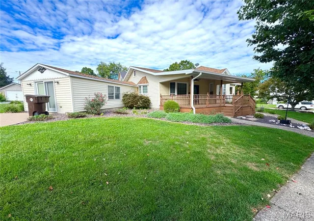 Single family home for sale at 303 W Church St, Palmyra, MO 63461 | MLS# MIS26061272