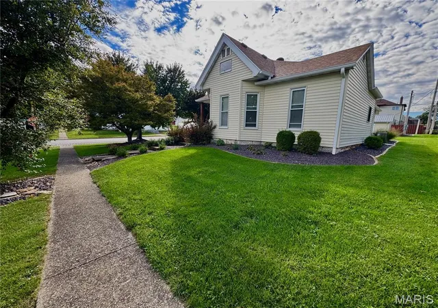Photo 19 of Single family home for sale at 303 W Church St, Palmyra, MO 63461 | MLS# MIS26061272 | Listing updated on 2026-09-28