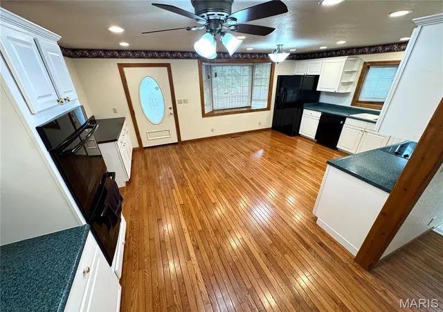 Photo 3 of Single family home for sale at 303 W Church St, Palmyra, MO 63461 | MLS# MIS26061272 | Listing updated on 2026-09-28