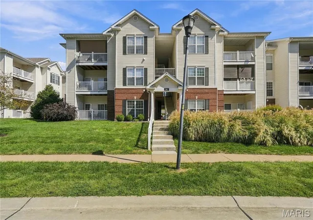 Photo 1 of Sale Pending at 31 Kassebaum Ln #107, Saint Louis, MO 63129 | MLS# MIS26061273 | Listing updated on 2026-10-04