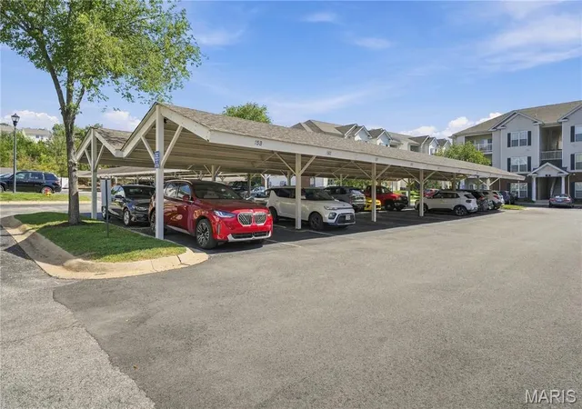Photo 2 of Sale Pending at 31 Kassebaum Ln #107, Saint Louis, MO 63129 | MLS# MIS26061273 | Listing updated on 2026-10-04