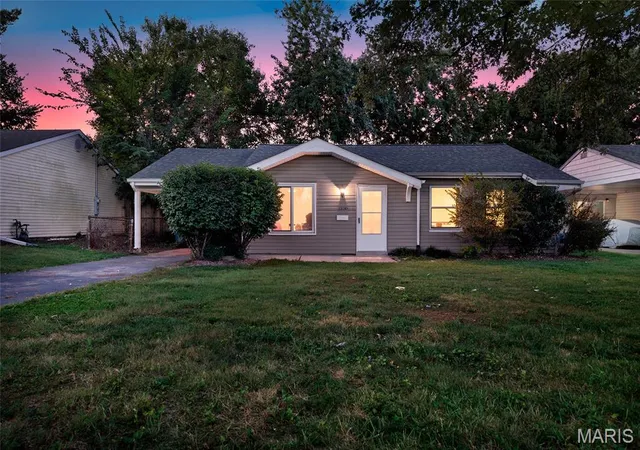 Photo 2 of Single family home for sale at 12157 Parkwood Pl, Maryland Heights, MO 63043 | MLS# MIS26061278 | Listing updated on 2026-09-24