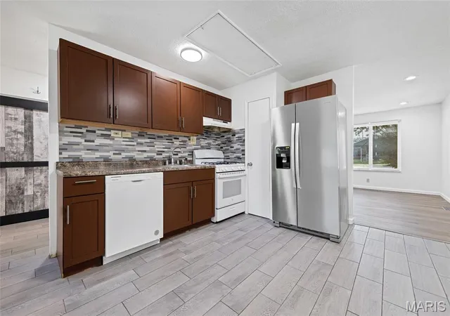 Photo 3 of Single family home for sale at 12157 Parkwood Pl, Maryland Heights, MO 63043 | MLS# MIS26061278 | Listing updated on 2026-09-24