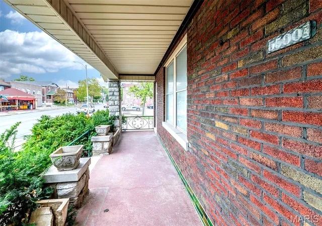 Photo 3 of Sale Pending at 5500 S Grand Blvd, Saint Louis, MO 63111 | MLS# MIS26061303 | Listing updated on 2026-10-03