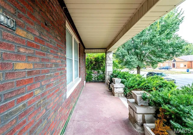 Photo 4 of Sale Pending at 5500 S Grand Blvd, Saint Louis, MO 63111 | MLS# MIS26061303 | Listing updated on 2026-10-03