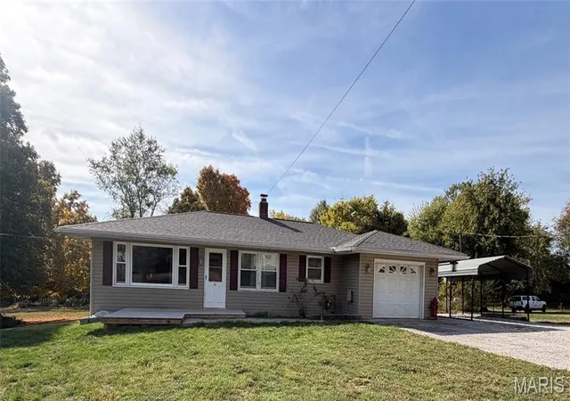 Photo 1 of Sale Pending at 702 E 1700 Avenue, Vandalia, IL 62471 | MLS# MIS26061305 | Listing updated on 2026-10-28