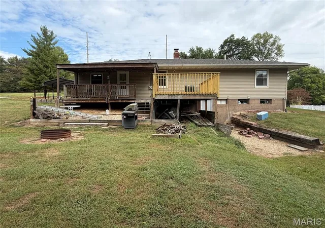 Photo 2 of Single family home for sale at 702 E 1700 Avenue, Vandalia, IL 62471 | MLS# MIS26061305 | Listing updated on 2026-09-30
