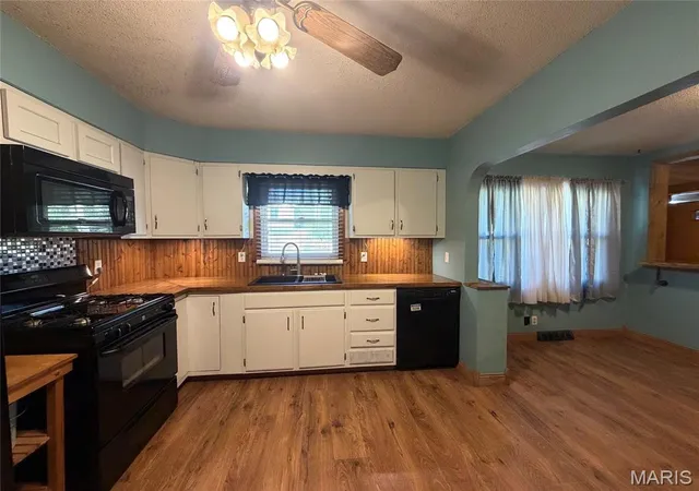 Photo 3 of Single family home for sale at 702 E 1700 Avenue, Vandalia, IL 62471 | MLS# MIS26061305 | Listing updated on 2026-09-30