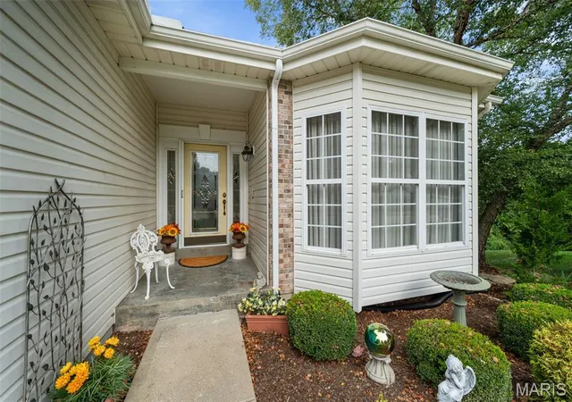 Photo 2 of Single family home for sale at 1347 Pine Blf Dr, Saint Charles, MO 63304 | MLS# MIS26061308 | Listing updated on 2026-10-06