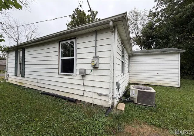 Photo 3 of Single family home for sale at 907 Fairground St, Mexico, MO 65265 | MLS# MIS26061315 | Listing updated on 2026-09-22