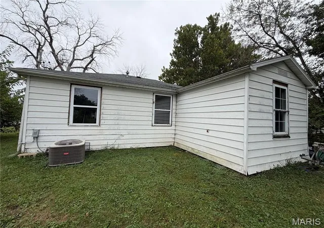 Photo 3 of Single family home for sale at 907 Fairground St, Mexico, MO 65265 | MLS# MIS26061315 | Listing updated on 2026-09-22