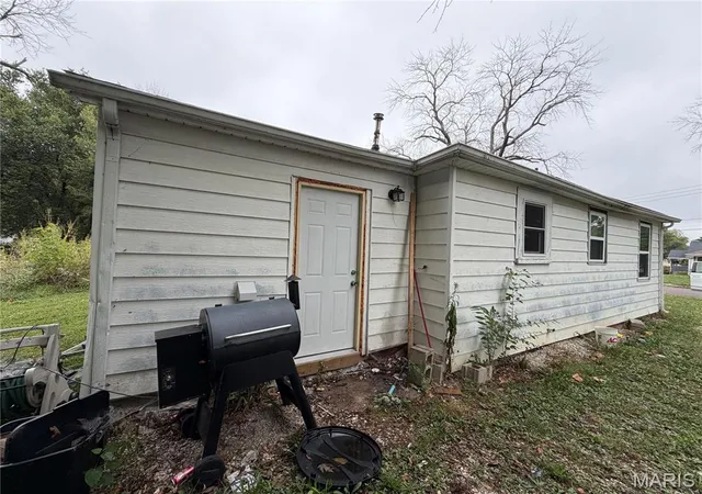 Photo 4 of Single family home for sale at 907 Fairground St, Mexico, MO 65265 | MLS# MIS26061315 | Listing updated on 2026-09-22