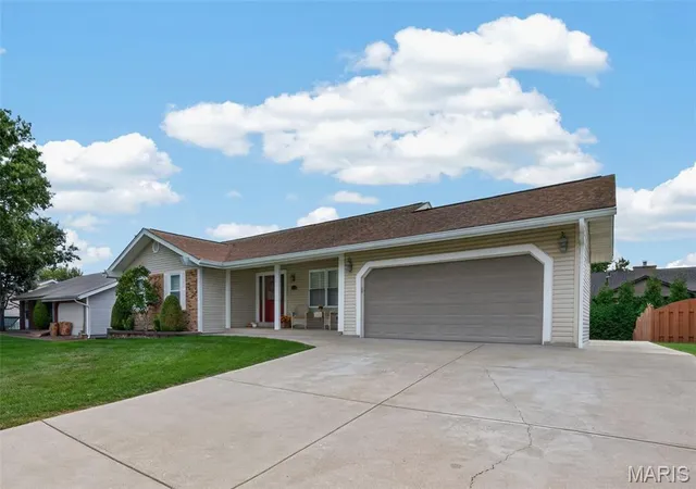Photo 1 of Single family home for sale at 1630 Sundowner Dr, Saint Charles, MO 63303 | MLS# MIS26061318 | Listing updated on 2026-10-02