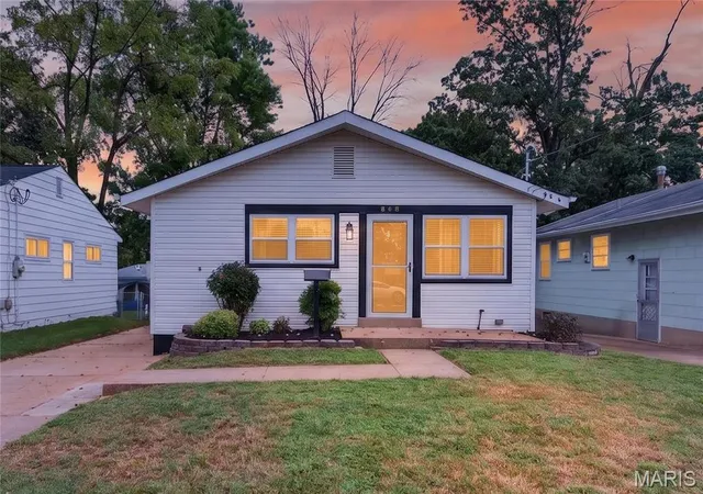 Photo 1 of Single family home for sale at 908 Des Peres Dr, Saint Louis, MO 63131 | MLS# MIS26061319 | Listing updated on 2026-10-05