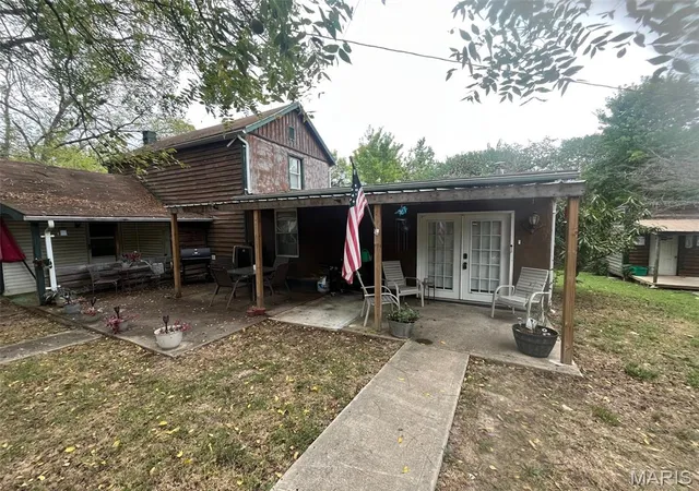 Photo 2 of Single family home for sale at 1109 Commercial St, Mineral Point, MO 63660 | MLS# MIS26061320 | Listing updated on 2026-09-22