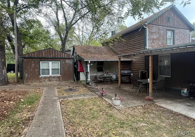Photo 3 of Single family home for sale at 1109 Commercial St, Mineral Point, MO 63660 | MLS# MIS26061320 | Listing updated on 2026-09-22