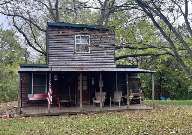 Photo 3 of Single family home for sale at 1109 Commercial St, Mineral Point, MO 63660 | MLS# MIS26061320 | Listing updated on 2026-09-22