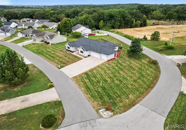 Photo 3 of Single family home for sale at 10803 Mahogany Dr, Foristell, MO 63348 | MLS# MIS26061322 | Listing updated on 2026-10-05