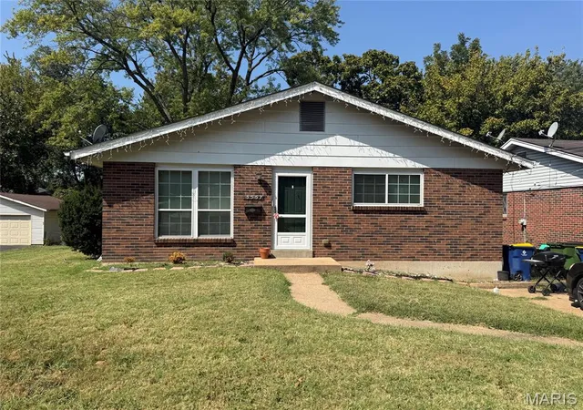 Photo 2 of Sale Pending at 3555 High Dr, Saint Ann, MO 63074 | MLS# MIS26061323 | Listing updated on 2026-09-28