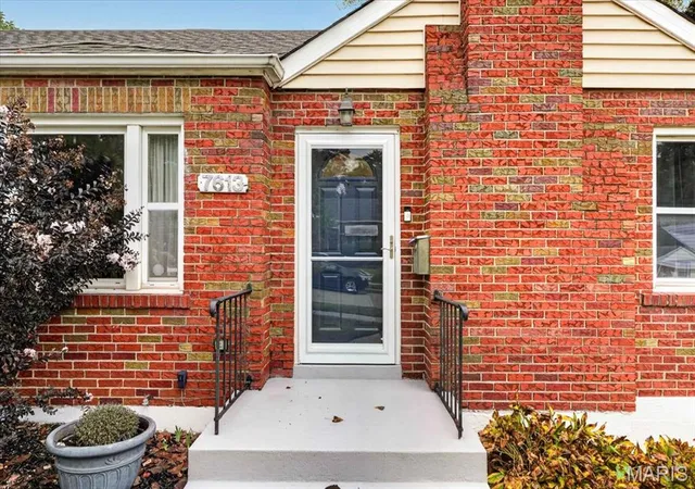 Photo 3 of Single family home for sale at 7613 Lovella Ave, Saint Louis, MO 63117 | MLS# MIS26061324 | Listing updated on 2026-09-28