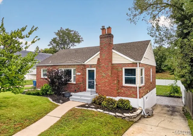 Photo 2 of Single family home for sale at 7613 Lovella Ave, Saint Louis, MO 63117 | MLS# MIS26061324 | Listing updated on 2026-09-28