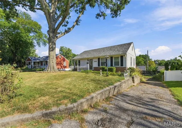 Photo 3 of Single family home for sale at 6935 Greenholly Dr, Saint Louis, MO 63123 | MLS# MIS26061328 | Listing updated on 2026-10-07