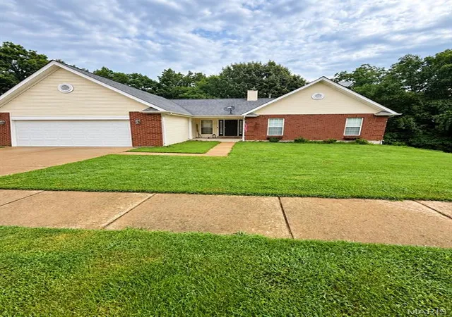 Photo 1 of Single family home for sale at 1656 Ivy Chase Ln, Fenton, MO 63026 | MLS# MIS26061329 | Listing updated on 2026-09-28