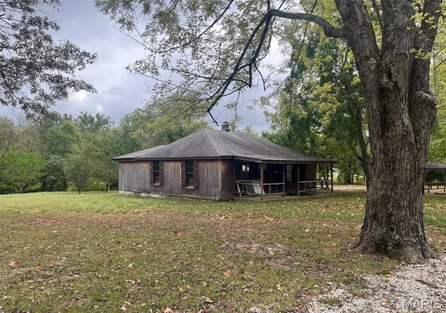 Photo 3 of Single family home for sale at 1101 Commercial St, Mineral Point, MO 63660 | MLS# MIS26061330 | Listing updated on 2026-09-25