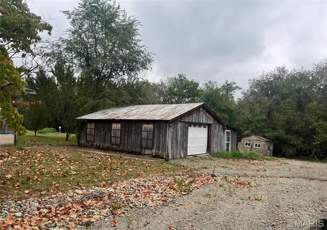 Photo 3 of Single family home for sale at 1101 Commercial St, Mineral Point, MO 63660 | MLS# MIS26061330 | Listing updated on 2026-09-25