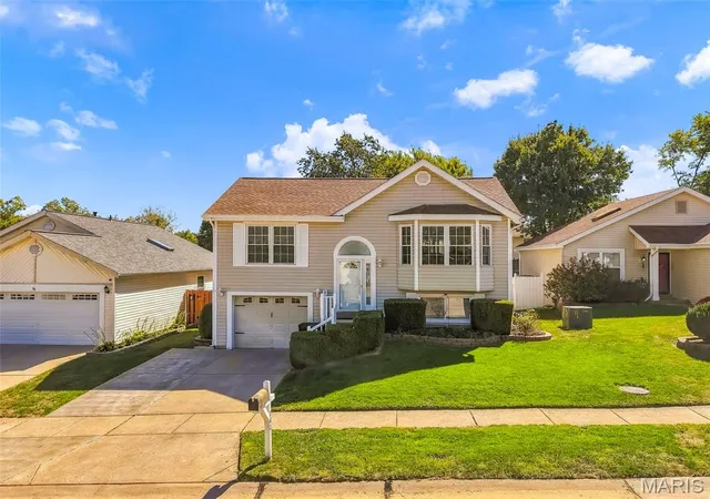 Photo 1 of Sale Pending at 202 Kunze Dr, Saint Charles, MO 63303 | MLS# MIS26061333 | Listing updated on 2026-10-17