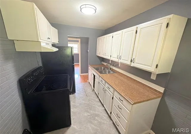Photo 4 of Single family home for sale at 309 Midlothian Rd, Saint Louis, MO 63137 | MLS# MIS26061336 | Listing updated on 2026-09-22