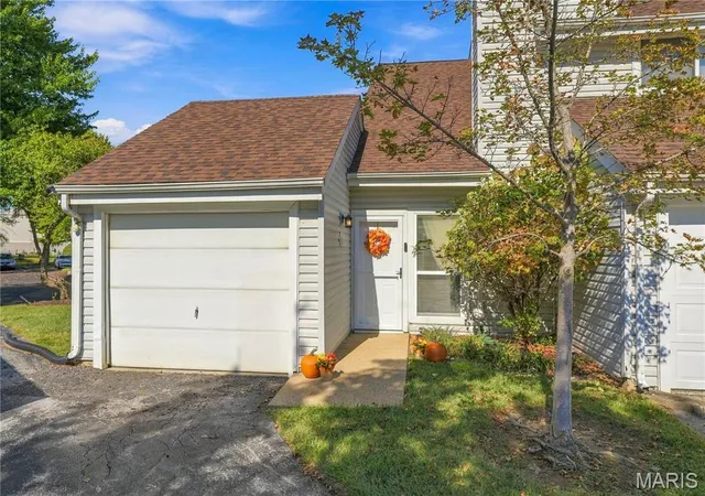 Photo 2 of Condo for sale at 3630 Cypress Crk Dr, Florissant, MO 63031 | MLS# MIS26061342 | Listing updated on 2026-10-06