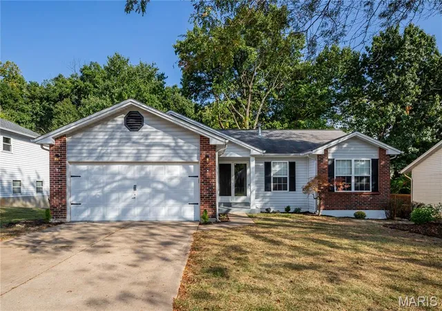 Photo 1 of Sale Pending at 1298 Golden Gate Ln, Saint Peters, MO 63376 | MLS# MIS26061343 | Listing updated on 2026-10-03