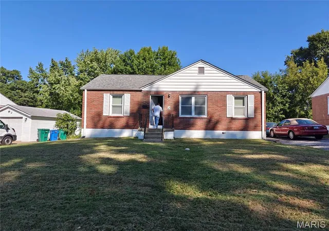 Photo 1 of Single family home for sale at 2 Saint Martha Ct, Florissant, MO 63031 | MLS# MIS26061346 | Listing updated on 2026-10-02