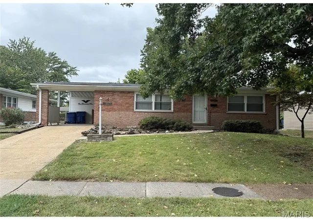 Photo 1 of Sale Pending at 1005 Preakness Ln, Florissant, MO 63033 | MLS# MIS26061347 | Listing updated on 2026-09-28