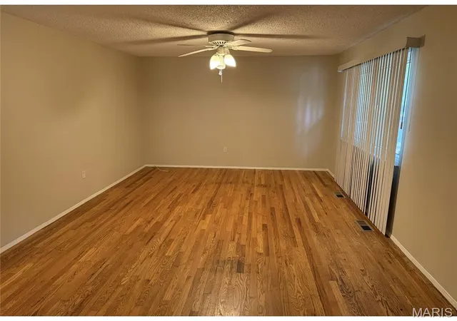 Photo 4 of Sale Pending at 1005 Preakness Ln, Florissant, MO 63033 | MLS# MIS26061347 | Listing updated on 2026-09-28