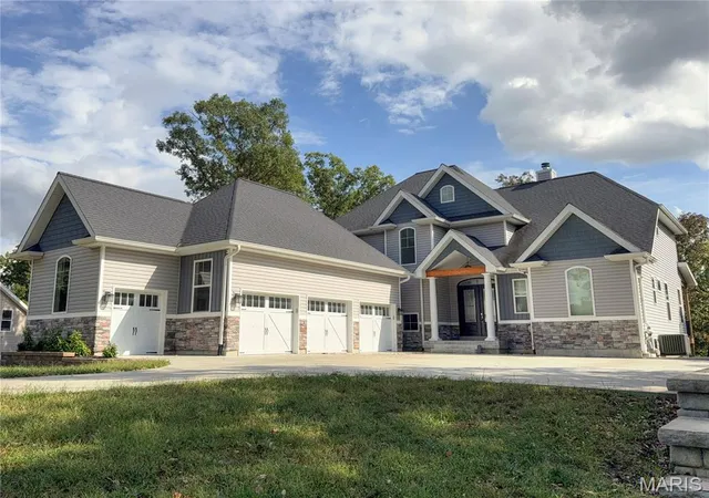 Photo 1 of Single family home for sale at 35 Brierfield Ct, Troy, MO 63379 | MLS# MIS26061348 | Listing updated on 2026-09-26