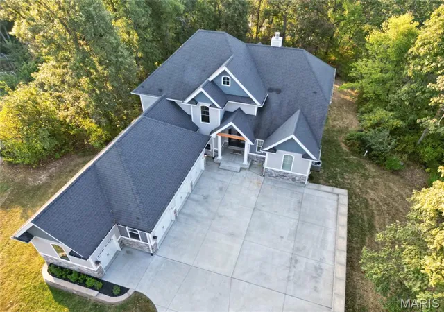 Photo 2 of Single family home for sale at 35 Brierfield Ct, Troy, MO 63379 | MLS# MIS26061348 | Listing updated on 2026-09-26